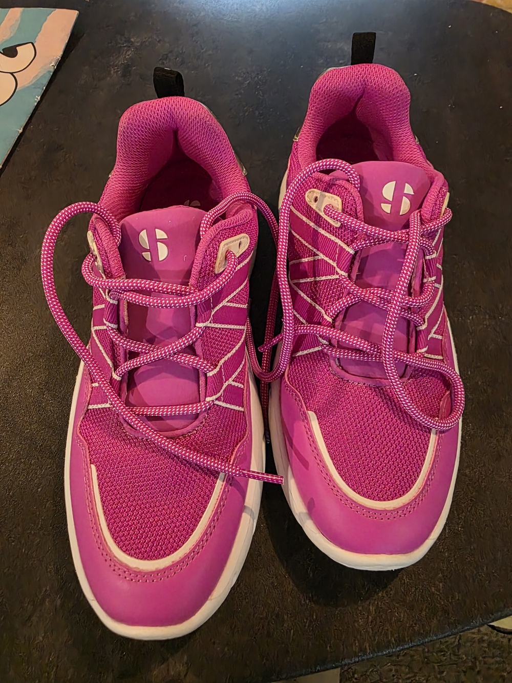 Womens Sports Illustrated Memory Foam Sneakers 8 View 2